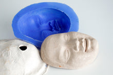 Cargar imagen en el visor de la galería, Molde de Silicona + Contramolde y Reproducción de la Pieza en Resina Acrílica Acrylic one®