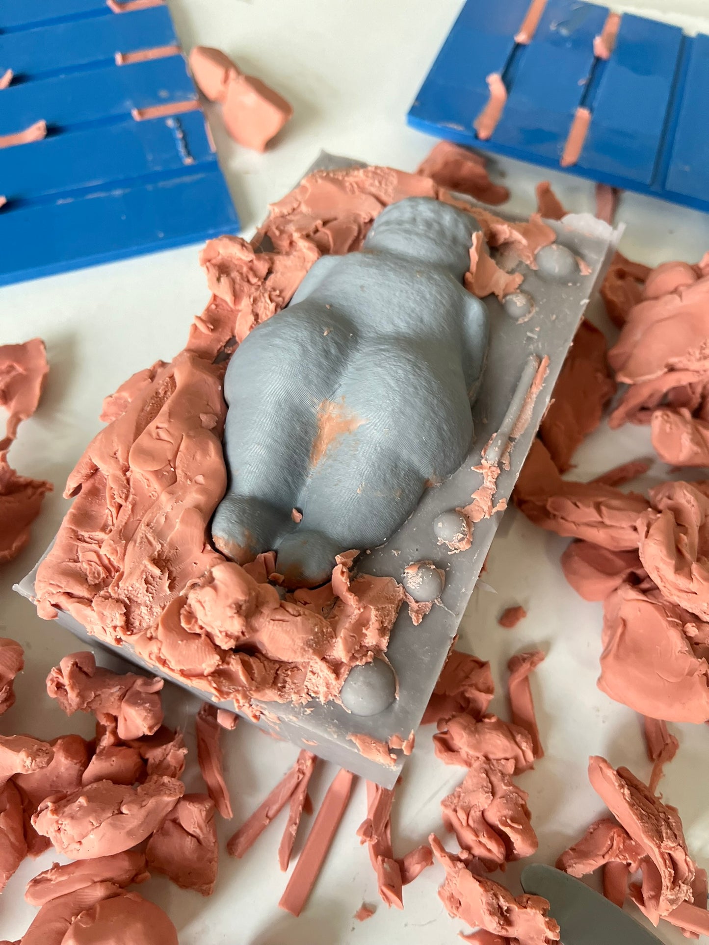 TALLER AVANZADO MOLDES DE SILICONA y POSITIVOS EN RESINAS