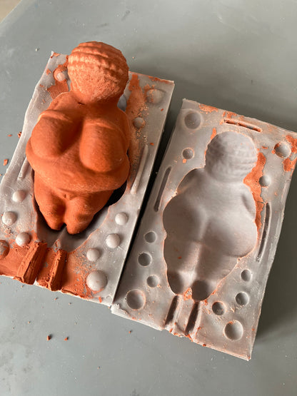 TALLER AVANZADO MOLDES DE SILICONA y POSITIVOS EN RESINAS